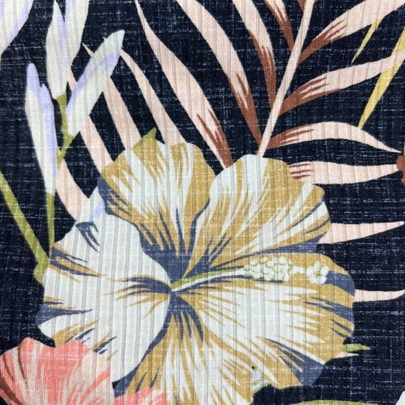 ☀️RIP CURL☀️ PARADISE CALLING
PARADISE CALLING CHEEKY BIKINI SET - Picture 12 of 13